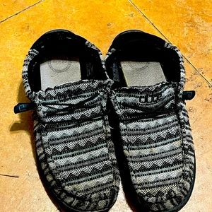 grey and black hey dudes men